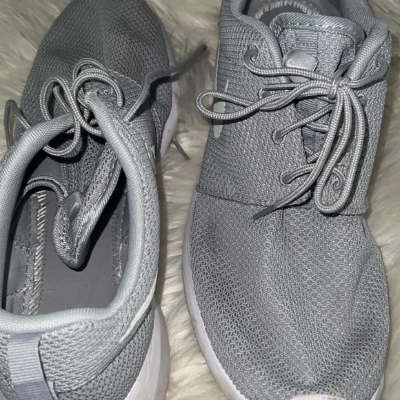 Worn a few times! Nike Mens Roshe One Premium Sneaker Size 11 - Picture 5 of 8